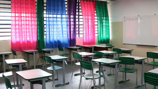 Dois meses depois: duas escolas estaduais de Ribeirão ainda não receberam o material didático