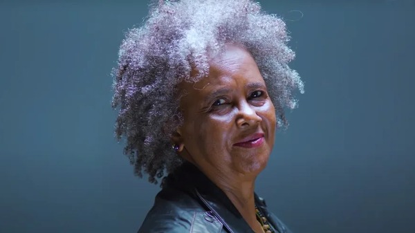 Sandra Sá chega ao João Rock levando a "pretitude" da música brasileira