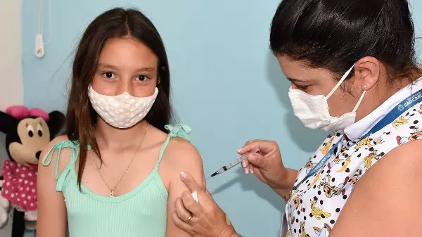 Vacinação anticovid e contra a gripe segue até às 14h; veja os locais