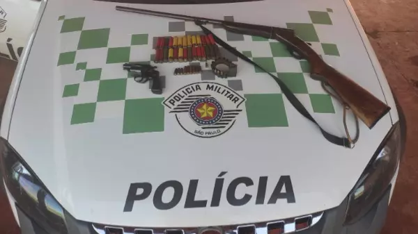 Policiais ambientais apreendem armamento irregular em fazenda