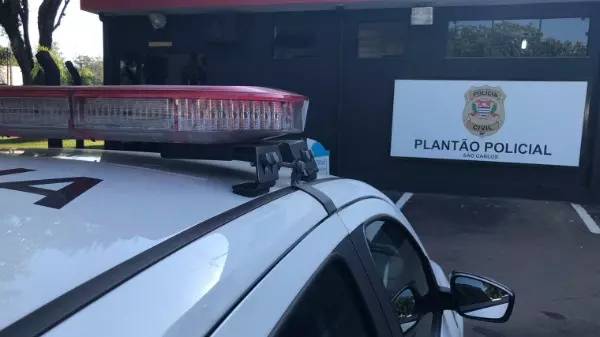 Homem esfaqueia adolescentes que fumavam maconha em residência