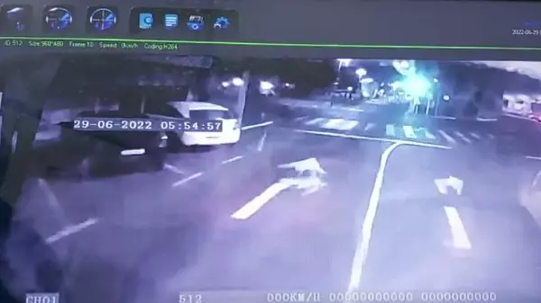 VEJA: câmera flagra acidente entre ônibus e carro em São Carlos