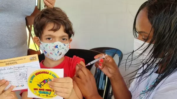 Vacinação infantil contra a covid terá plantão no sábado (14)