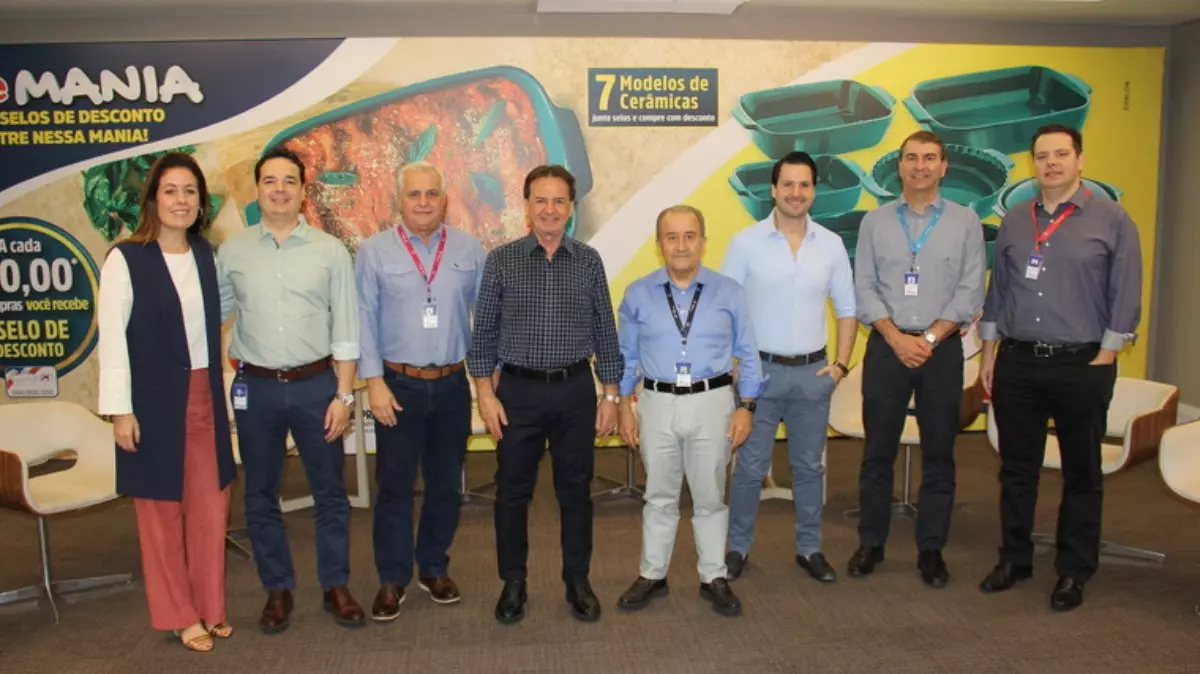 Diretoria do Grupo Savegnago com Beatriz Ramos, CEO da L - founders of loyalty na América Latina, durante o lançamento da Campanha Selinhos de Desconto Save Mania 2024 (Crédito foto Divulgação)