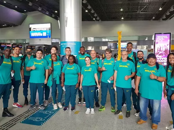Seleção brasileira viaja para a disputa do Mundial Indoor de Belgrado
