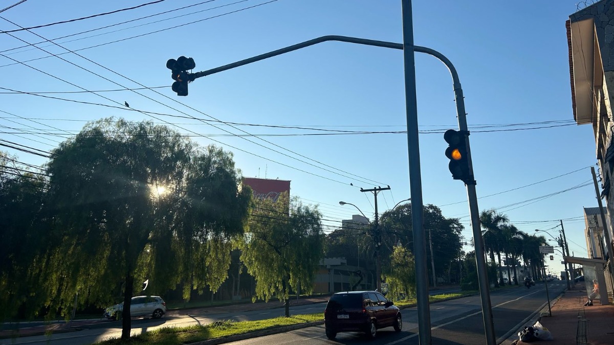 Avenida Dom Pedro I registra semáforos sem funcionar por furto de fiação na manhã desta quinta (27)