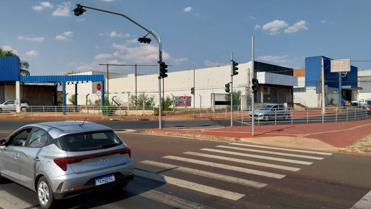Cruzamento das avenidas Brasil e Mogiana tem novos semáforos instalados