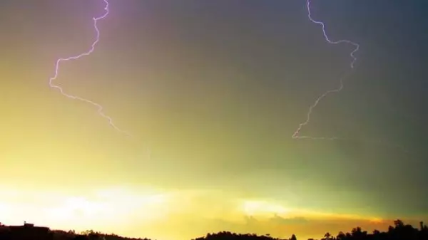 Sol, raios e arco-íris: um lindo cenário em Serra Negra