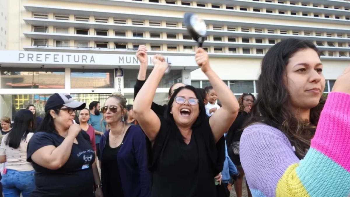 Servidores municipais de Araraquara protestam por valorização e reajuste salarial
