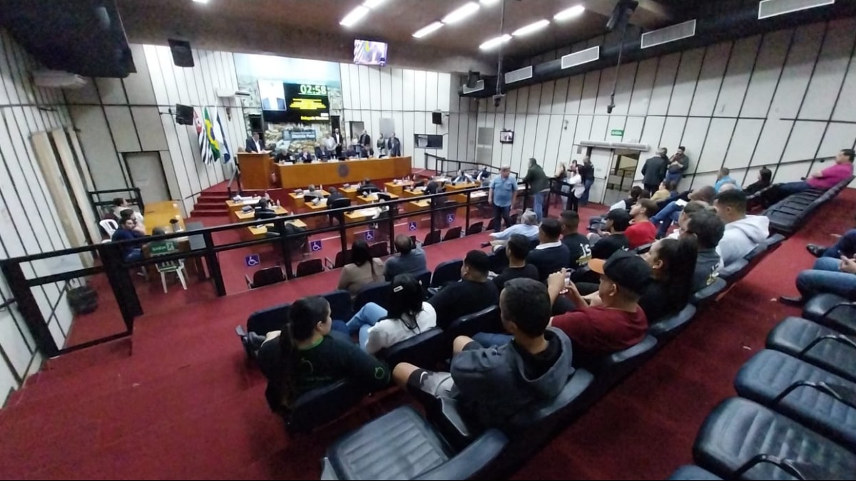 Entidades do setor do comércio criticam projeto de lei que restringem funcionamento de adegas