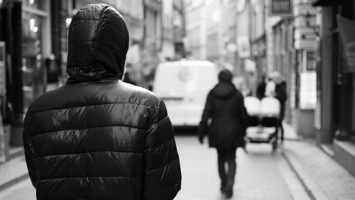 Como o crime de stalking é tratado dentro dos condomínios?