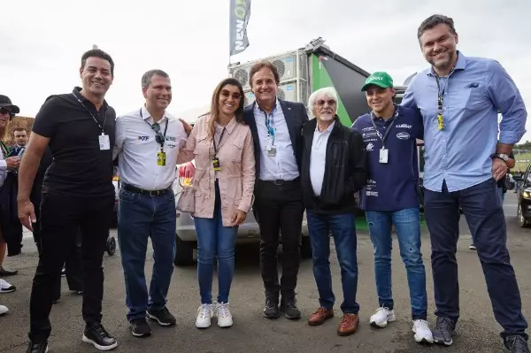 Bernie Ecclestone, ex-"dono" da Fórmula 1 visita a Stock Car