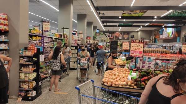36% dos gastos da classe C e D são com supermercado