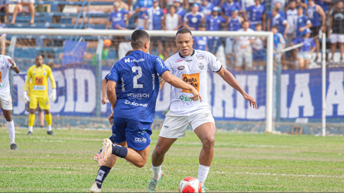 Tenner, do Comercial, é flagrado jogando no futebol amador e vai ter situação discutida no clube