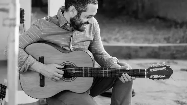 Sesc São Carlos traz apresentação do instrumentista Thiago Carreri