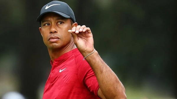 Nike e Tiger Woods encerram contrato após 27 anos de parceria