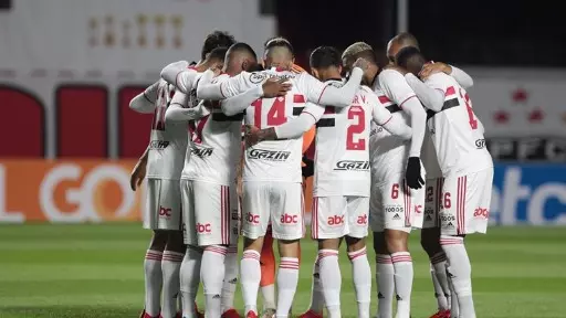 Contra o Atlético Goianiense, um lampejo de bom futebol