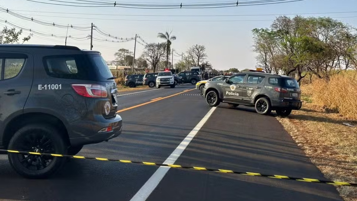 Polícia segue em busca de integrantes de bando responsável por tentativa de assalto a carro-forte