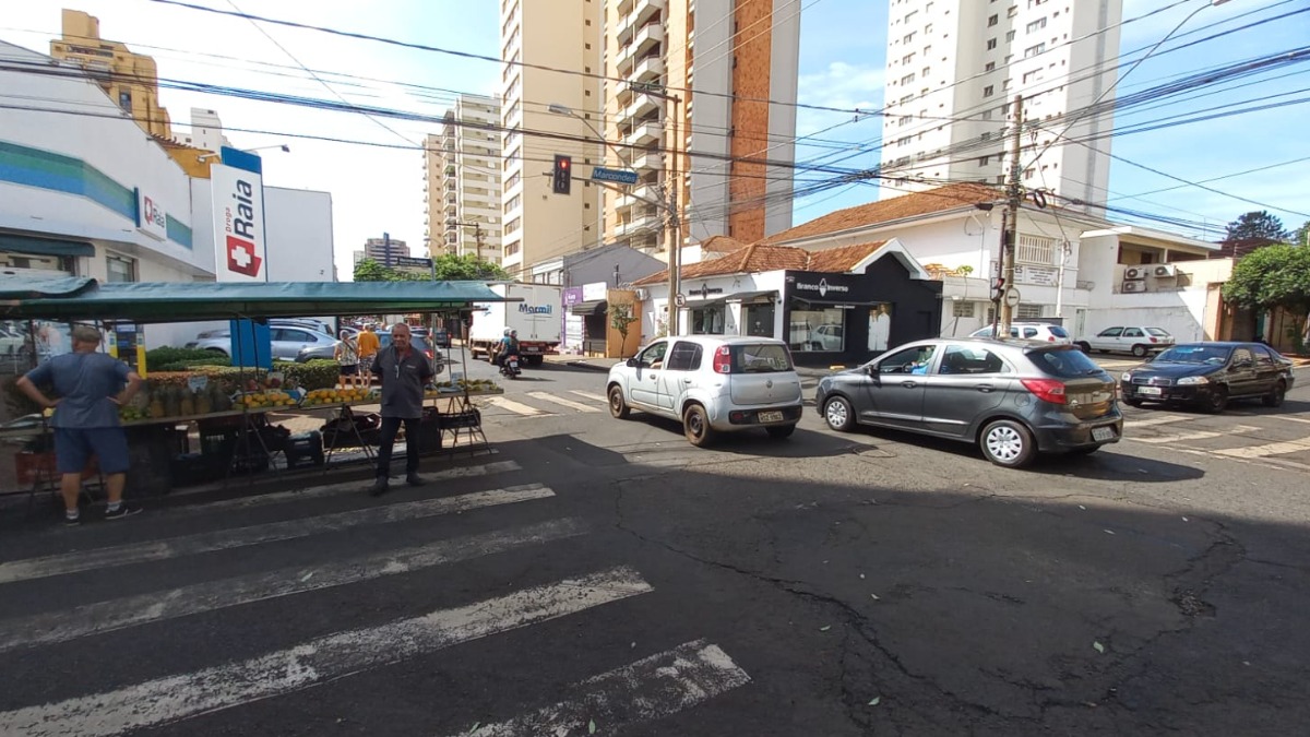 Obras em várias ruas e feira livre na Marcondes Salgado deixam o trânsito caótico no Centro