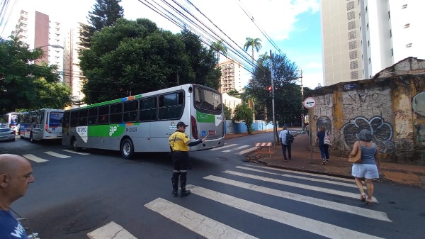 Trânsito região Central - Foto: Samuel Santos/CBN Ribeirão