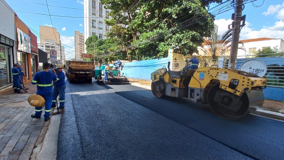 Troca do asfalto interdita quatro quarteirões da Barão do Amazonas
