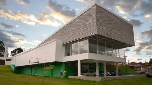Homem profere falas racistas contra funcionário de UPA após ter lanche negado