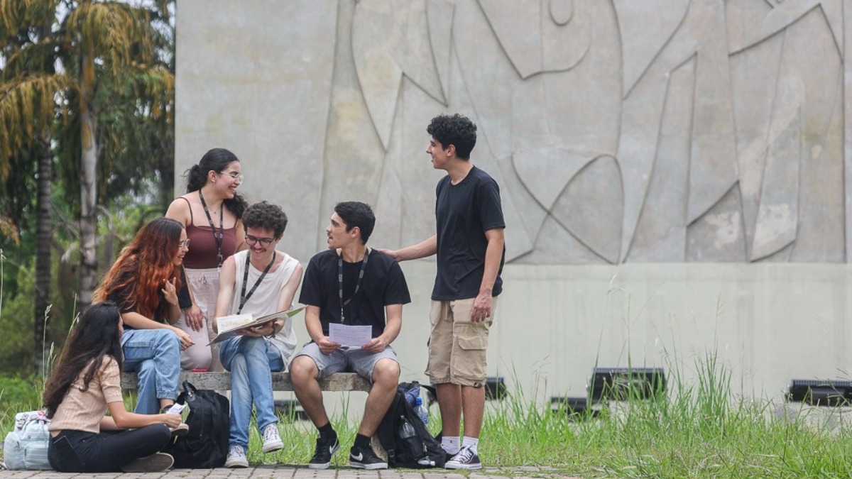 Alunos no campus Butanta da USP (Foto: Cecilia Bastos/USP Imagens)