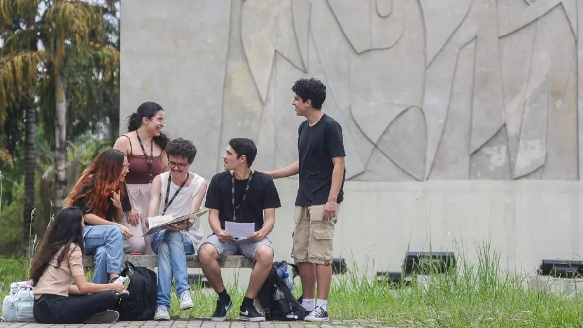 Alunos no campus Butanta da USP (Foto: Cecilia Bastos/USP Imagens)