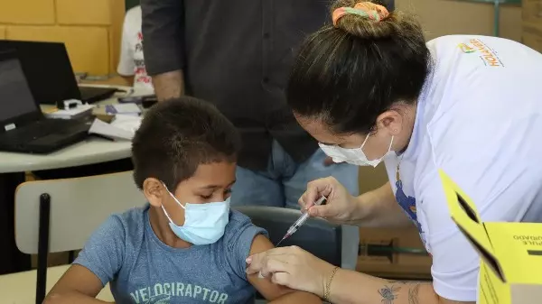 Holambra mantém vacinação contra covid-19 em escolas
