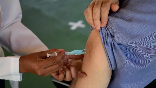 Anvisa vai revisar atos e resoluções sobre uso emergencial de vacinas