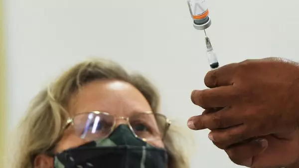 Campinas inicia sábado aplicação da 4ª dose em maiores de 60 anos