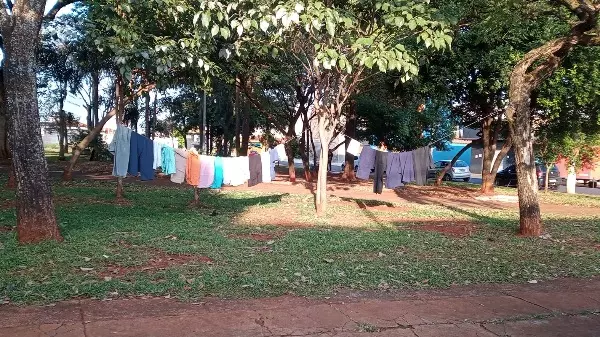 Onda de frio: Moradora cria varal solidário na zona Oeste de Ribeirão