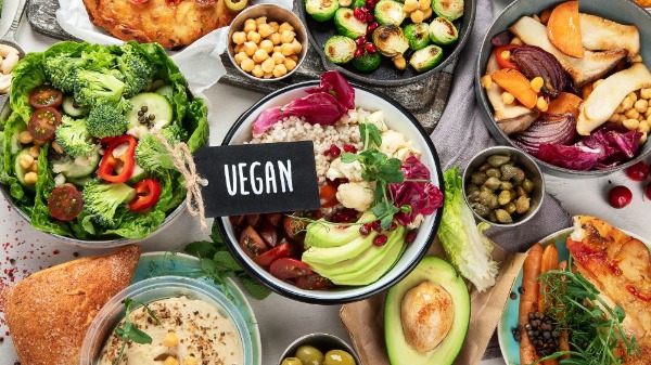 Veganismo cresce como estilo de vida com opções gastronômicas saborosas e mais acessíveis