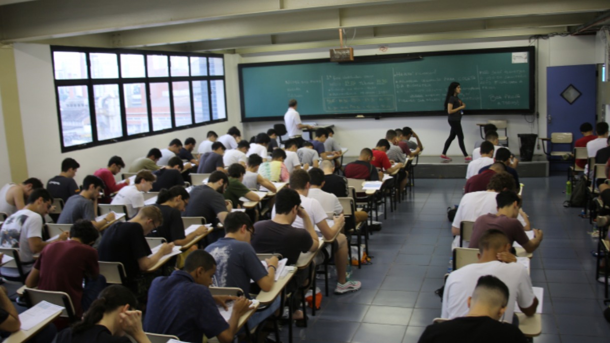 Tema da redação da Unesp 2023 é a lógica do condomínio em espaços públicos  - Guia do Estudante