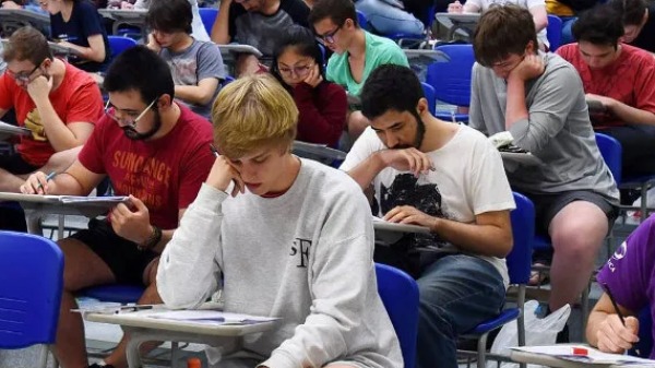 Mais de 64 mil candidatos disputam 2,5 mil vagas no Vestibular 2024 (Foto: Antonio Scarpinetti/Unicamp) - Foto: Antonio Scarpinetti/Unicamp Mais de 64 mil candidatos disputam 2,5 mil vagas no Vestibular 2024 (Foto: Antonio Scarpinetti/Unicamp) - Foto: Antonio Scarpinetti/Unicamp
