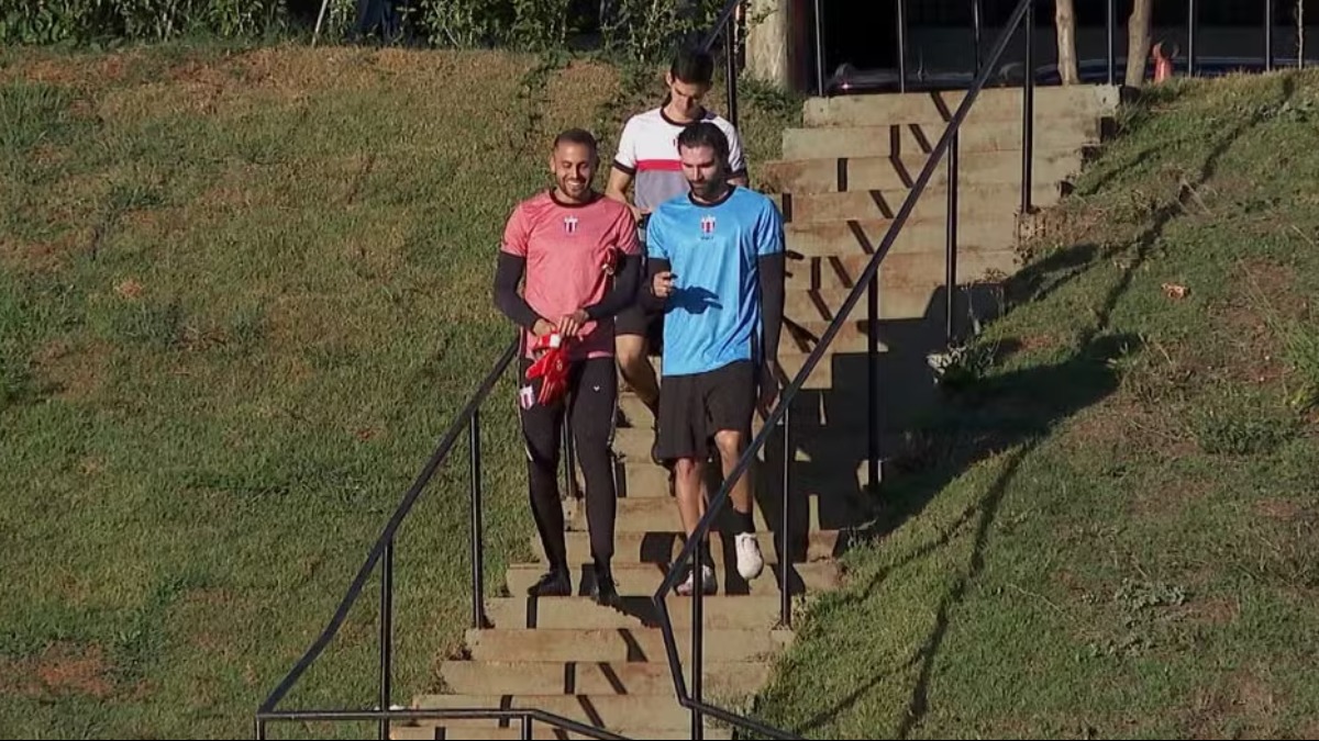 Victor Souza e Léo Gamalho estrelam noite de autógrafos e apresentação de novo uniforme do Bota