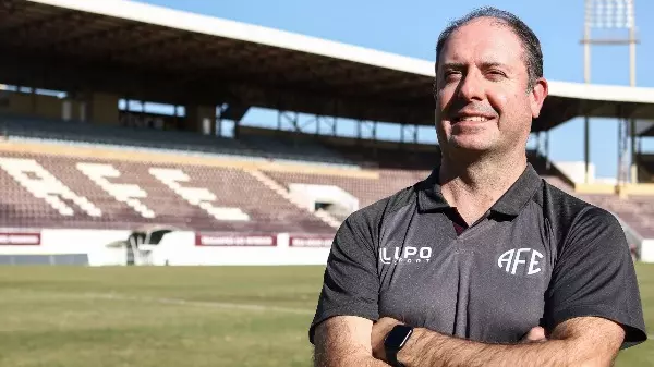 Ferroviária anuncia retorno do técnico Vinicius Munhoz
