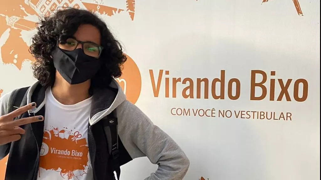 O Virando Bixo é um projeto da EPTV para ajudar na preparação para o vestibular e Enem