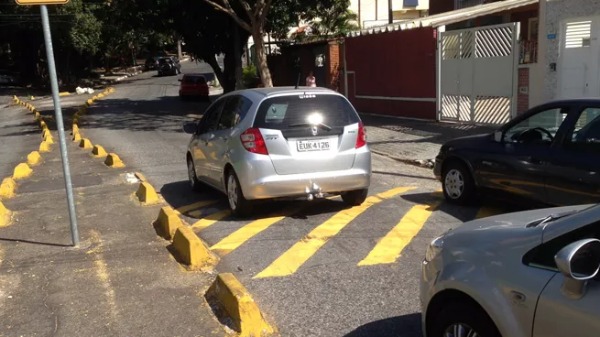 Você sabe o que a lei diz sobre a instalação dos 'redutores de velocidade'? - Foto: Divulgação