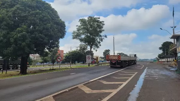 Motorista bêbado para na rodovia por "pane seca" e é detido pela PM Rodoviária