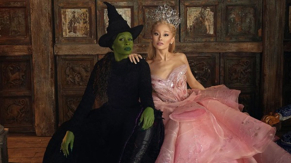 Você é fã de filmes de bruxas com muita magia e cenários encantadores? Assista Wicked!