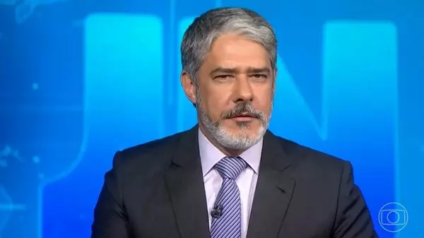 A voz anda ruim, diz William Bonner sobre ausência na bancada do JN
