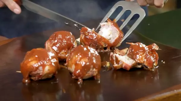 Uma mistura de sabores com Almôndegas recheadas e um molho bem saboroso